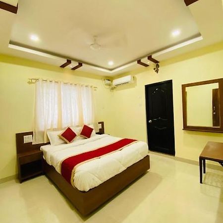 Prabhuvihar Residency Hotel Porvorim Bagian luar foto