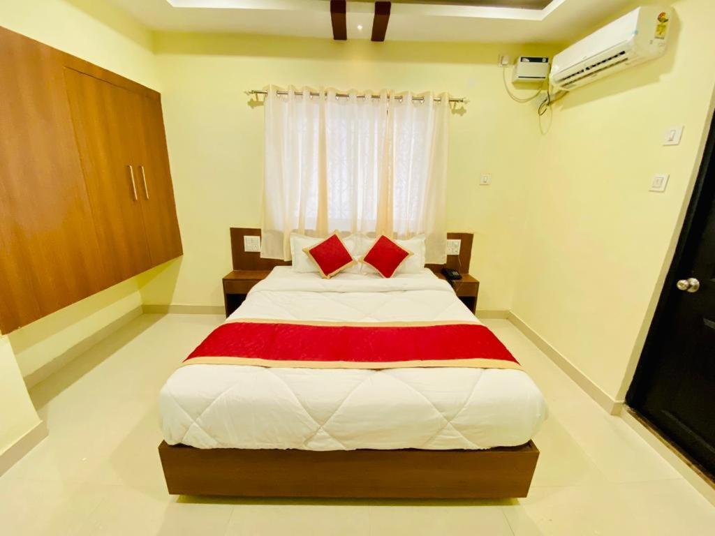 Prabhuvihar Residency Hotel Porvorim Bagian luar foto