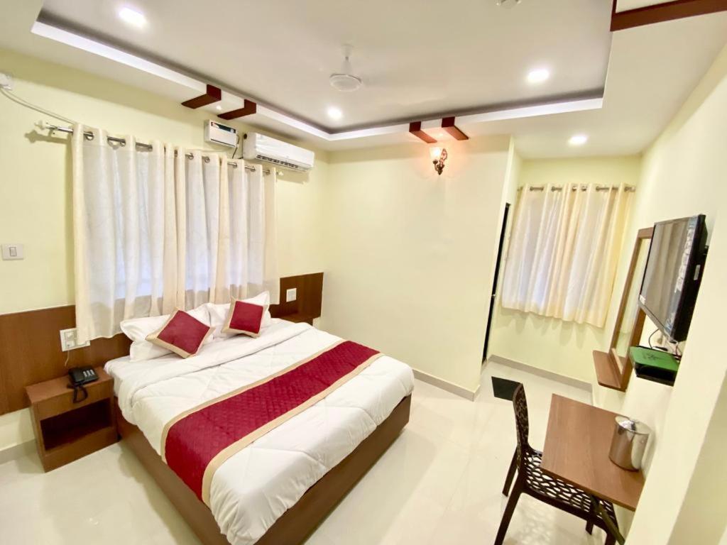 Prabhuvihar Residency Hotel Porvorim Bagian luar foto