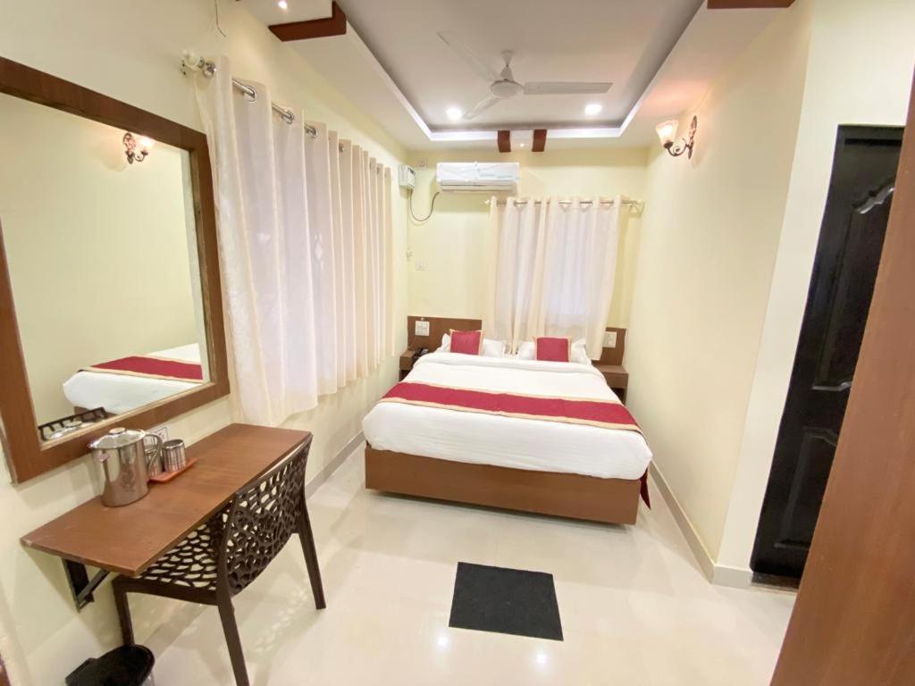 Prabhuvihar Residency Hotel Porvorim Bagian luar foto